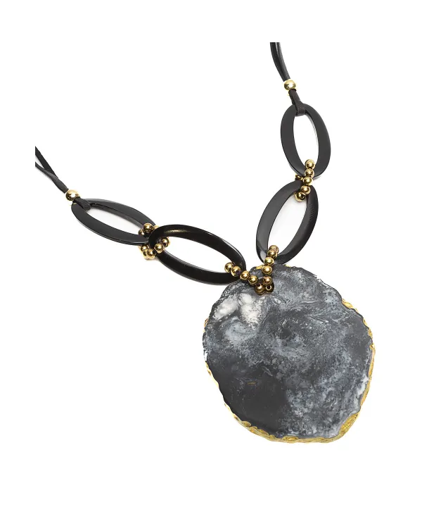 collar-largo-efecto-marmol-negro