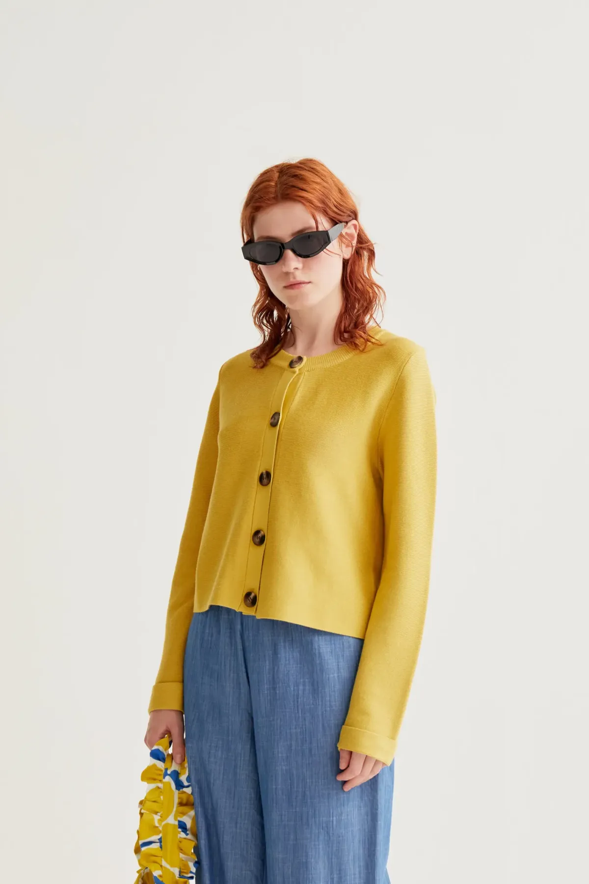 cárdiga-amarillo-compañia-fantastica-61C10208_01