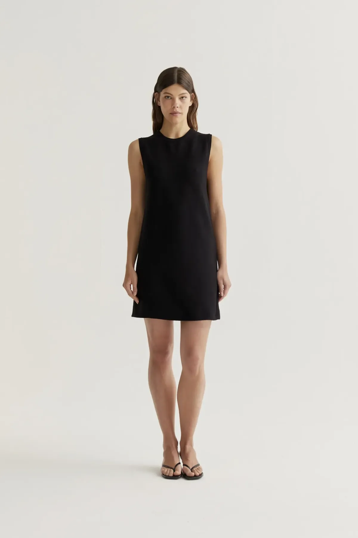 vestido-punto-negro-sin-manga-compañia-fantastica-61C10201_04