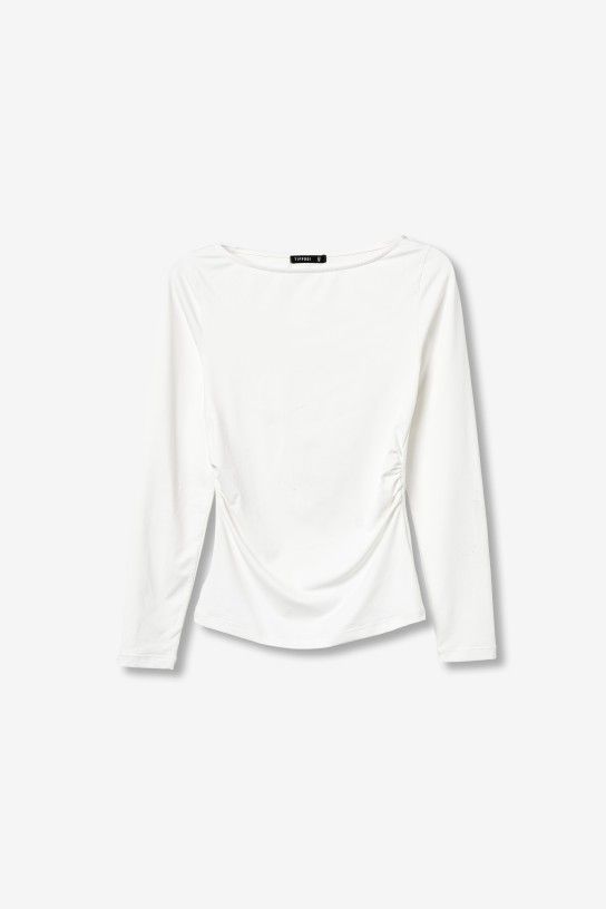 camiseta-ajustada-cuello-barco-blanca