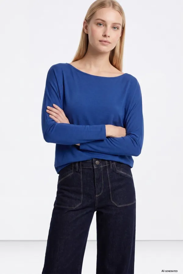 camiseta-azul-cuello-barco-1