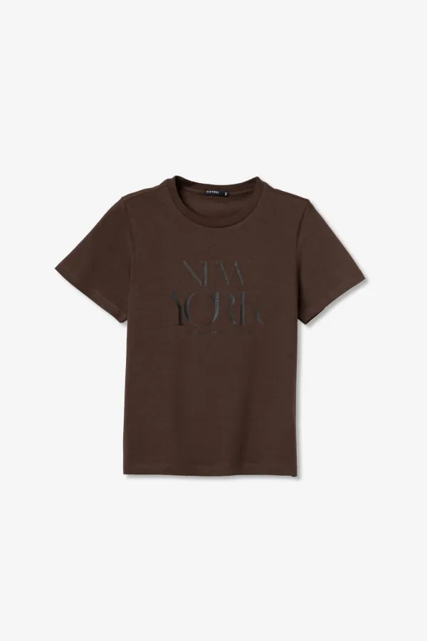 camiseta-manga-corta-marrón-chocolate-new-york