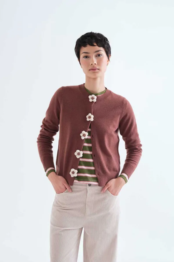 cardigan-chocolate-botones-flores-compañia-fantastica-63C10313_01