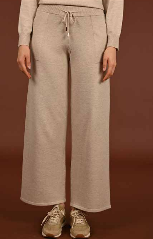 892-pantalon-bolsillos-beige-conjunto